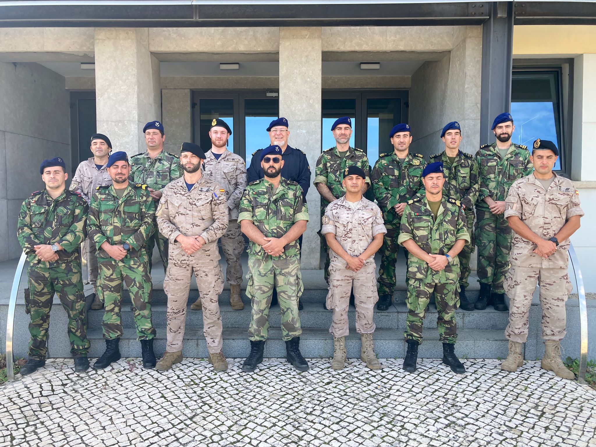 Mergulhadores da Marinha Portuguesa e da Armada Espanhola juntas em exercício