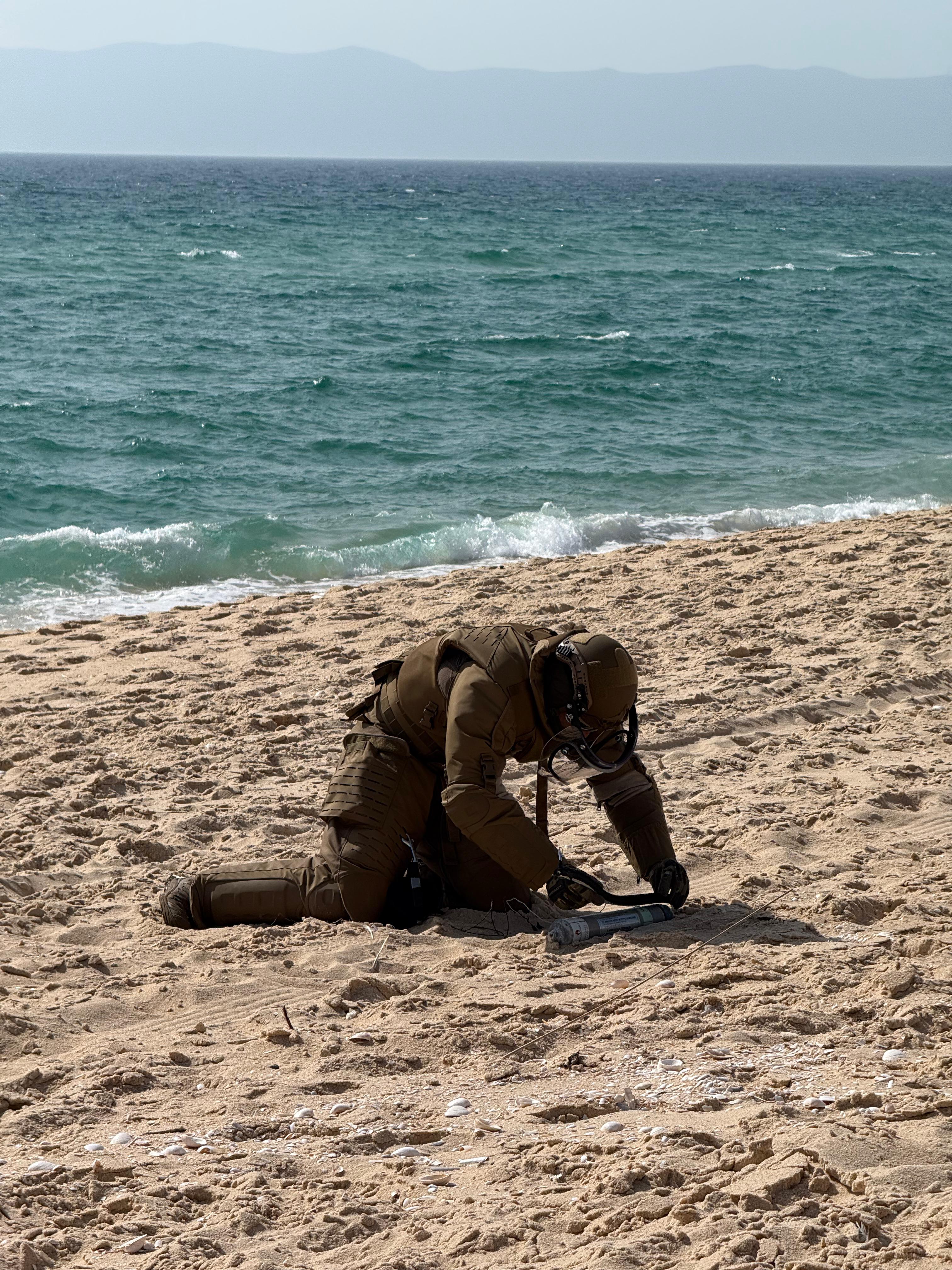 Mergulhadores Sapadores da Marinha inativam engenho explosivo 