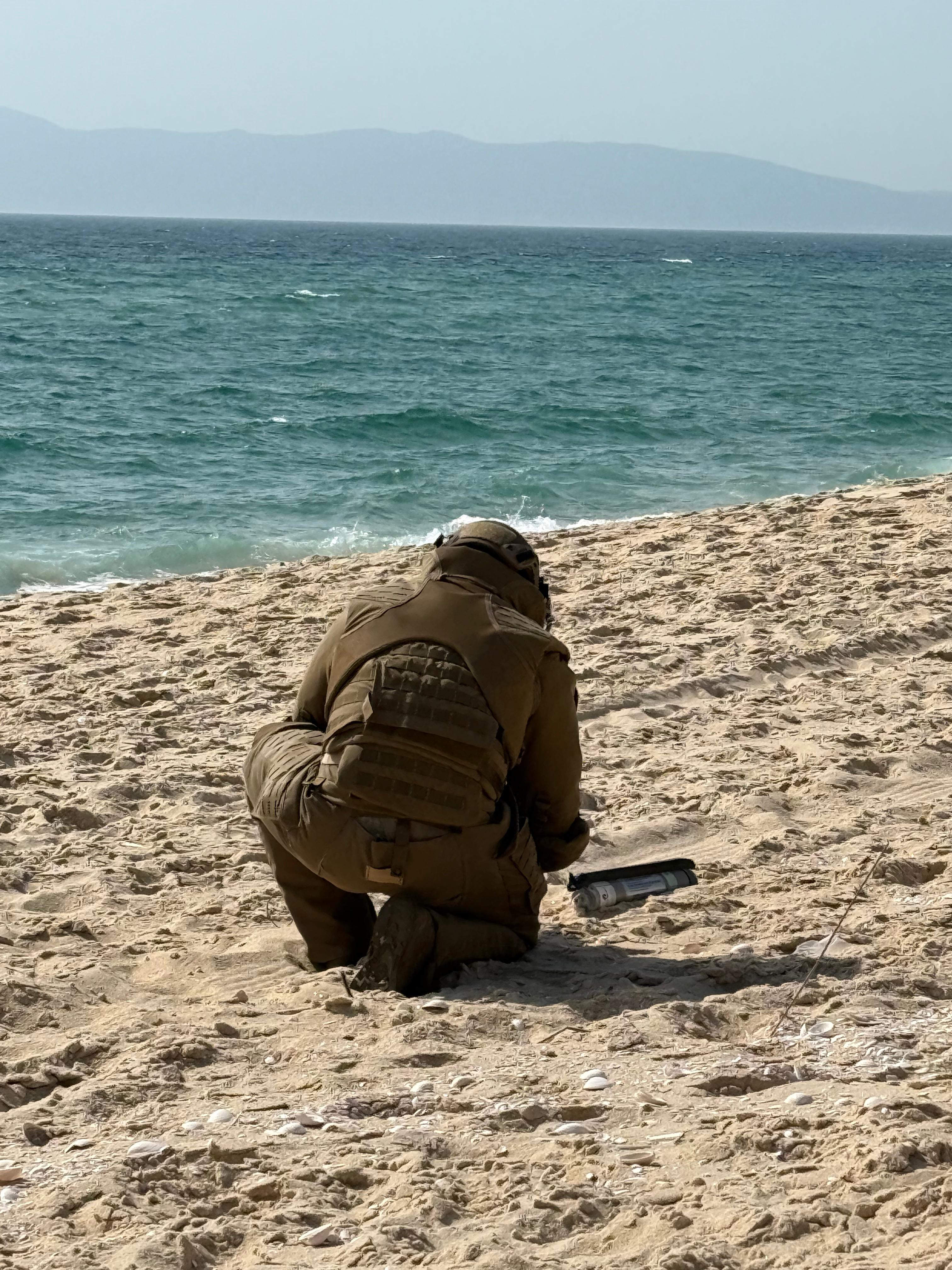 Mergulhadores Sapadores da Marinha inativam engenho explosivo 