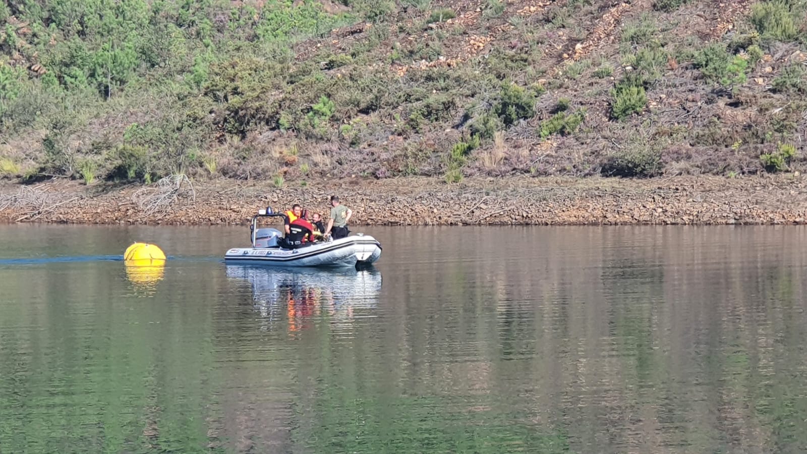 mergulhadores num bote em Viseu