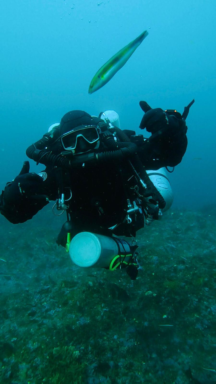 Mergulhadores da Marinha alcançam novo marco em mergulho profundo