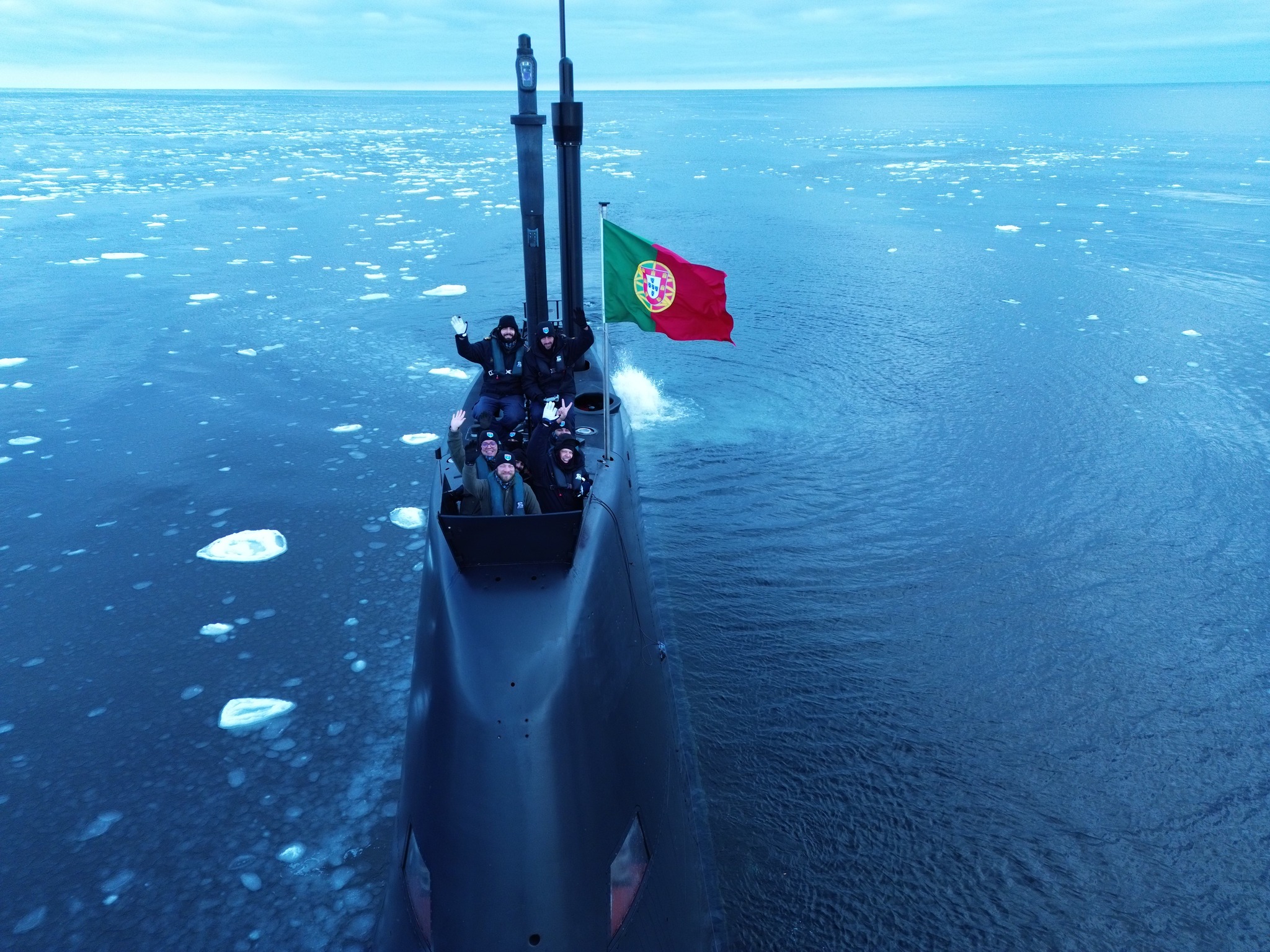 OPERAÇÃO ÁRTICO 2024 - NRP Arpão navega debaixo do gelo pela primeira vez.