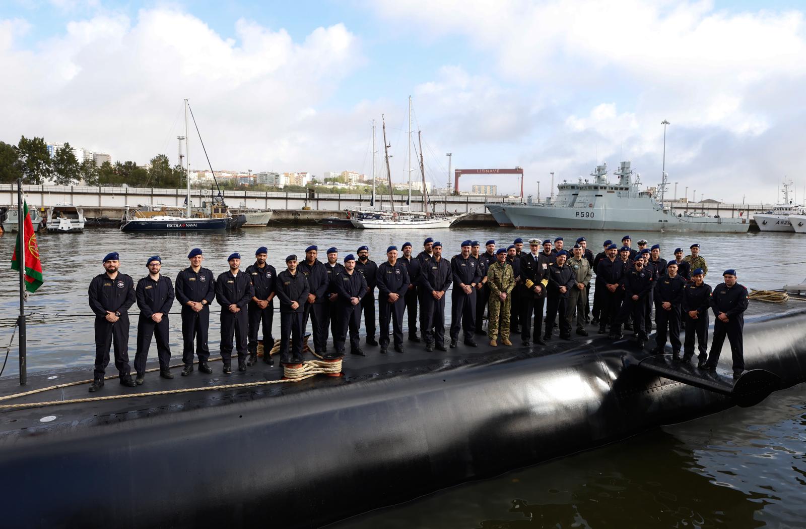Submarino Português larga para missão histórica no Atlântico Norte