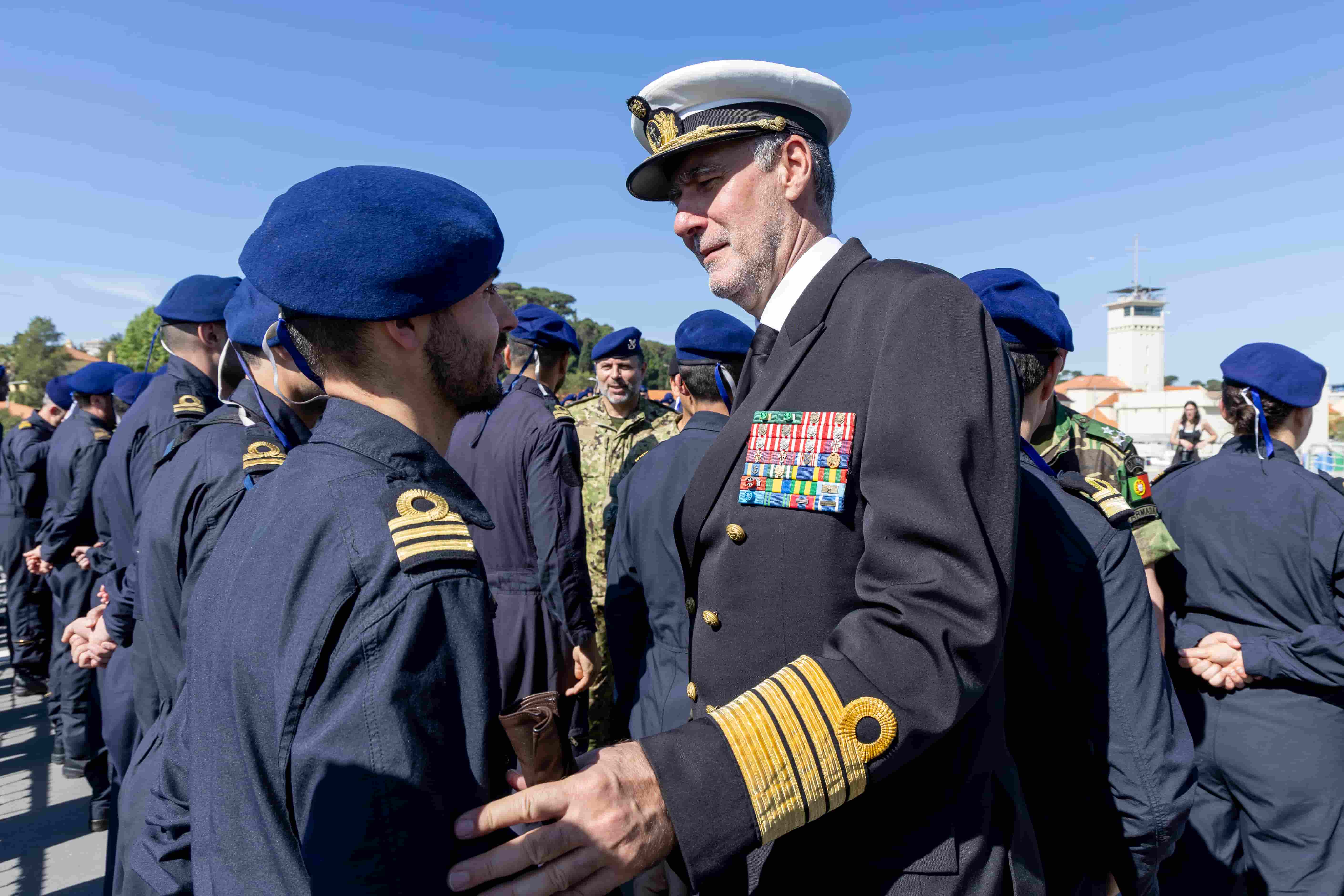 NRP Bartolomeu Dias largou para missão no mar Mediterrâneo
