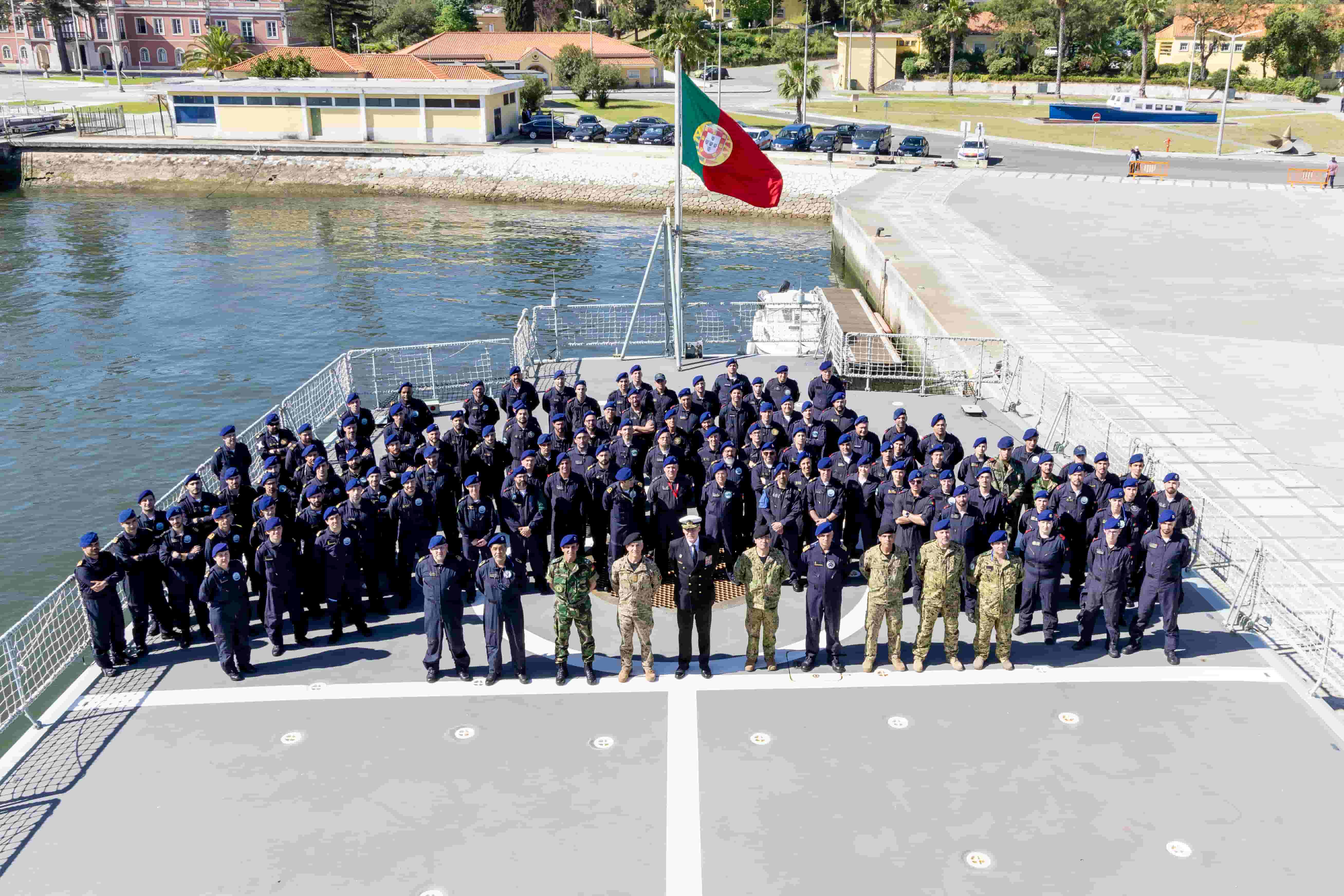 NRP Bartolomeu Dias largou para missão no mar Mediterrâneo