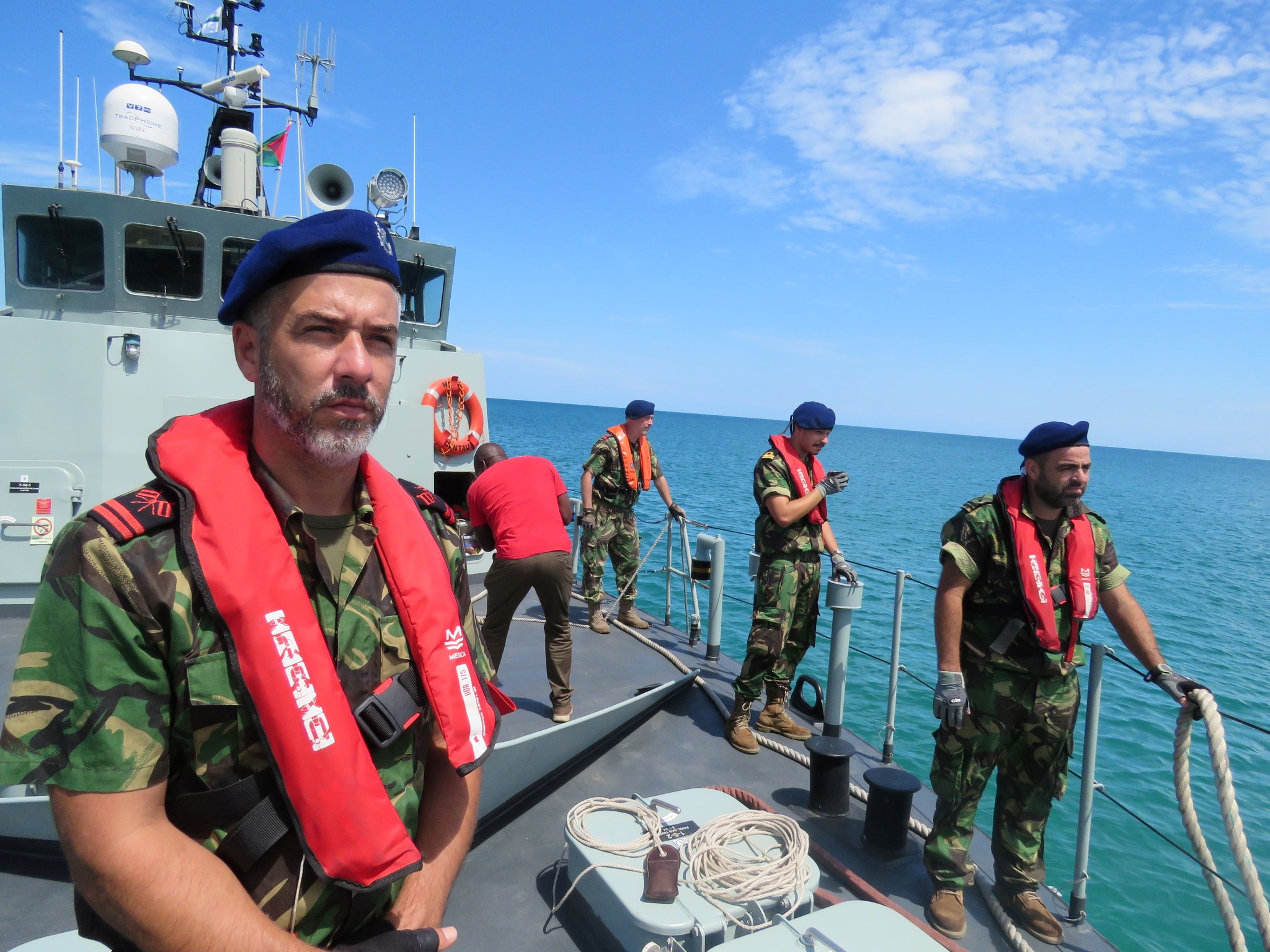 Missão de navio da Marinha elogiada em São Tomé e Príncipe