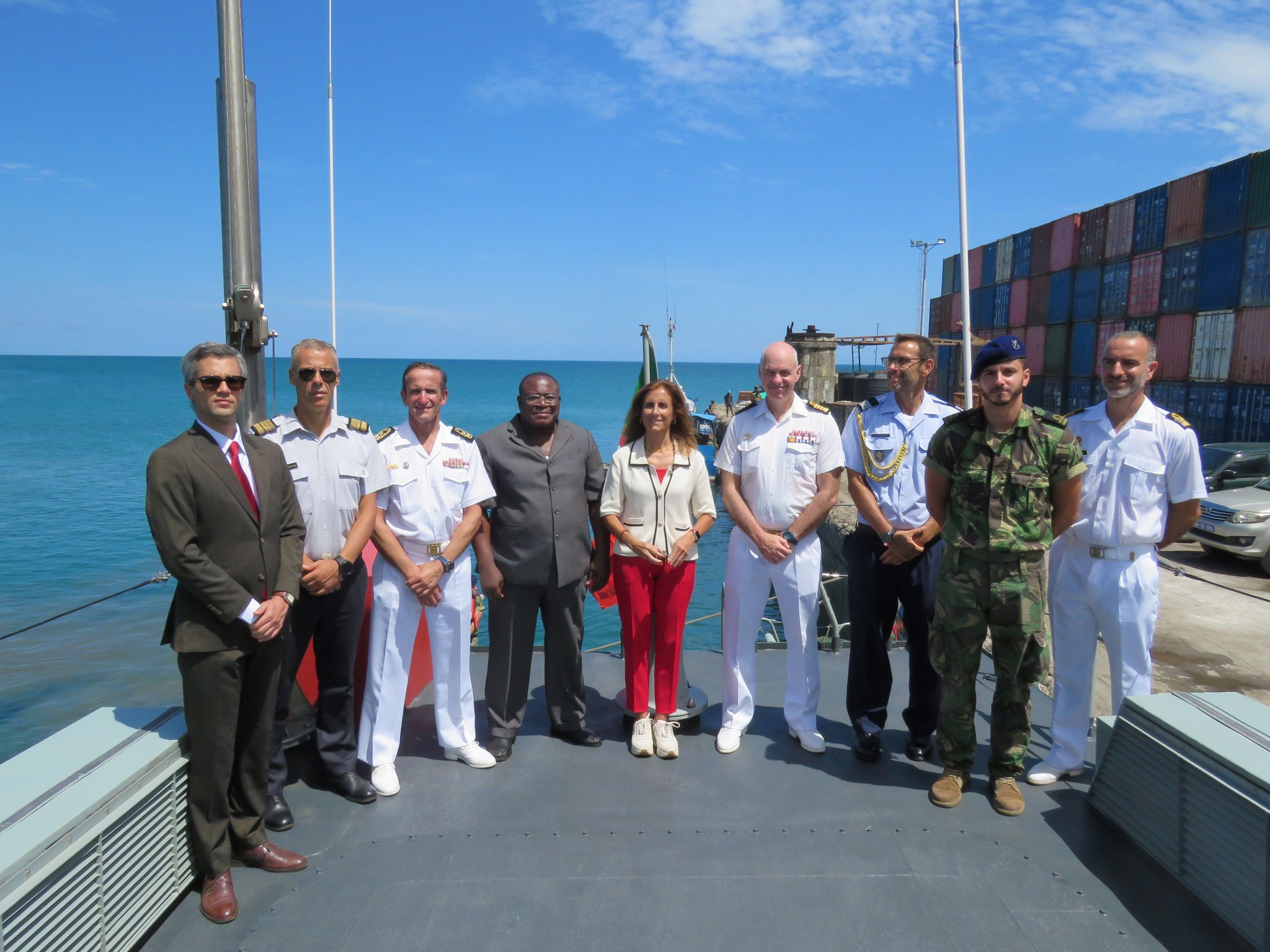 Missão de navio da Marinha elogiada em São Tomé e Príncipe