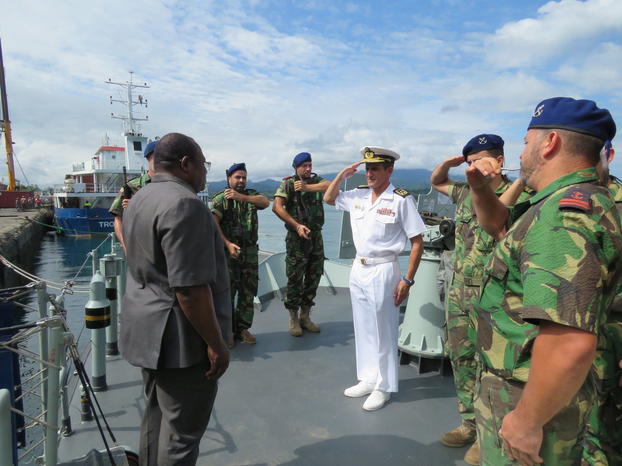 Comandante Naval visitou o NRP Centauro