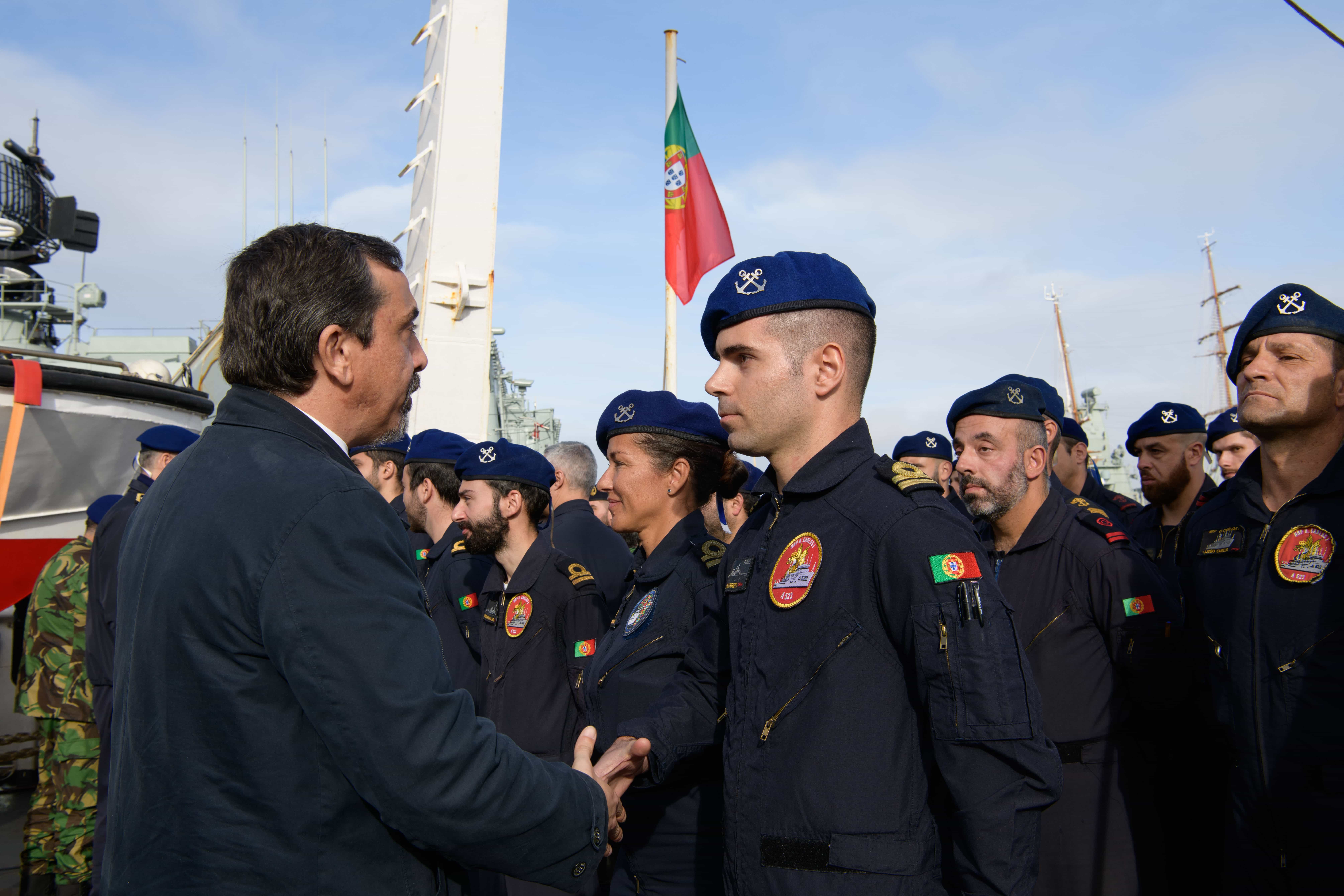 militar com secretário de Estado