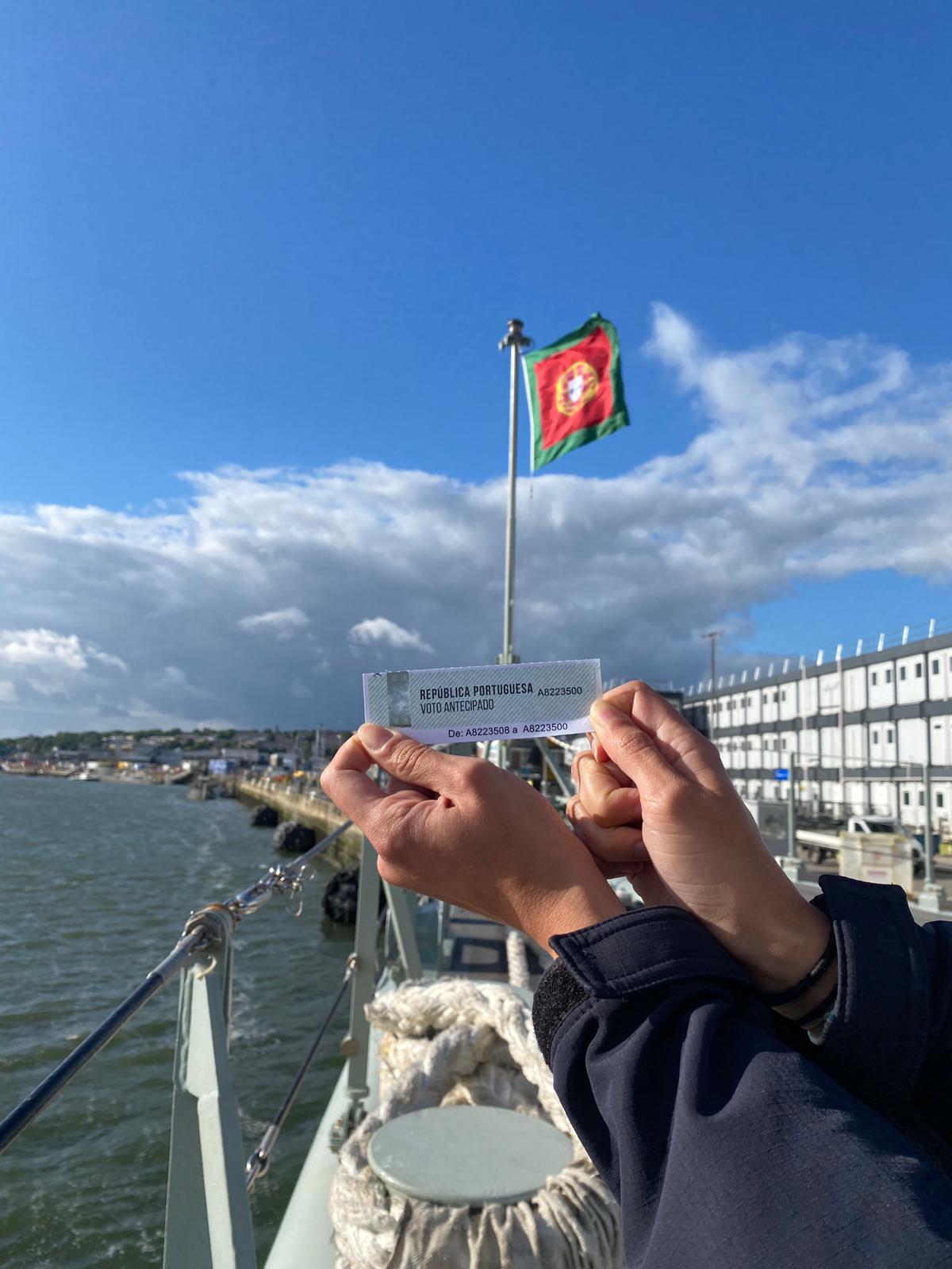 Militares da Marinha exercem direito de voto no Reino Unido