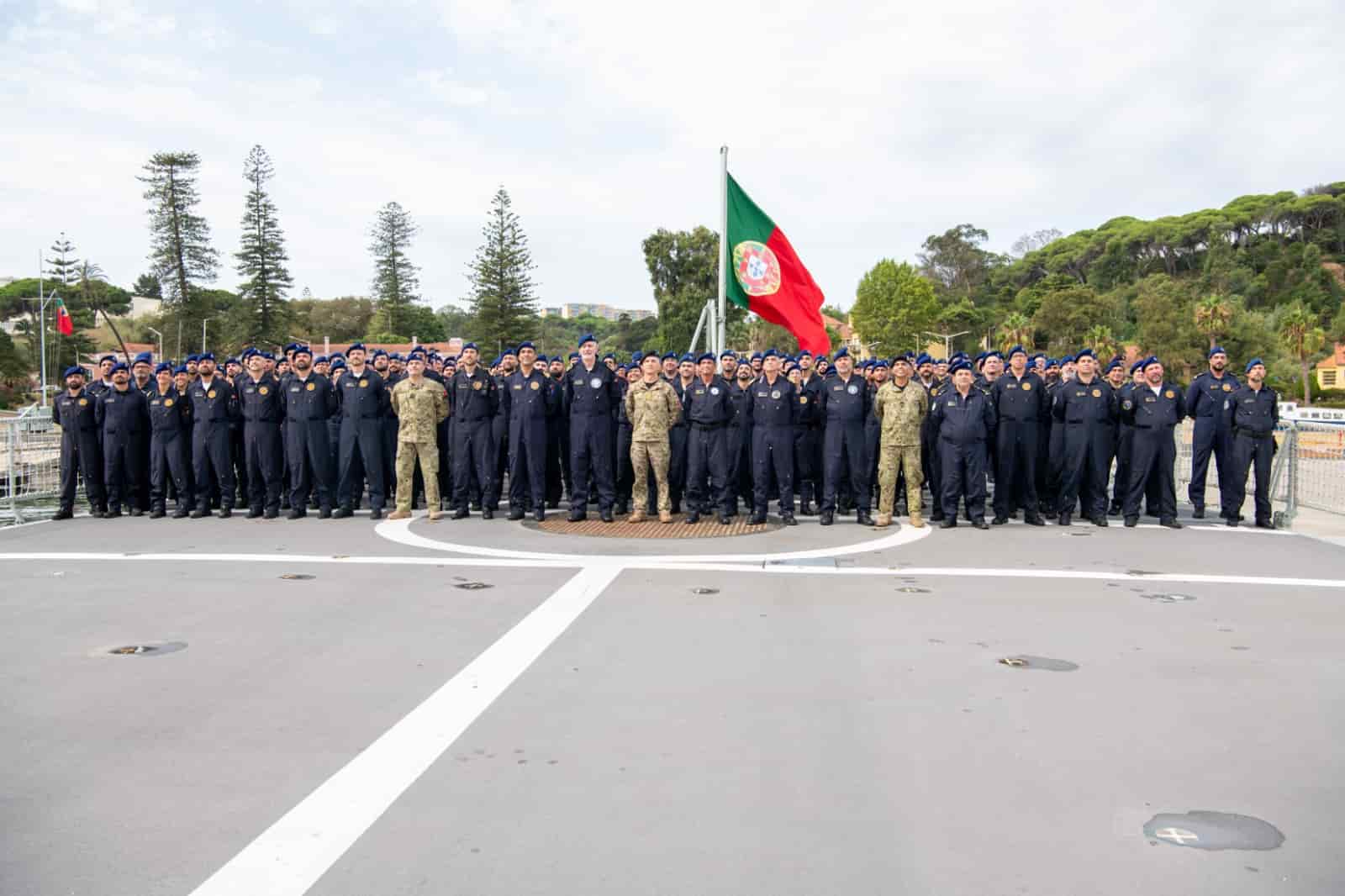 Largada do navio para missão