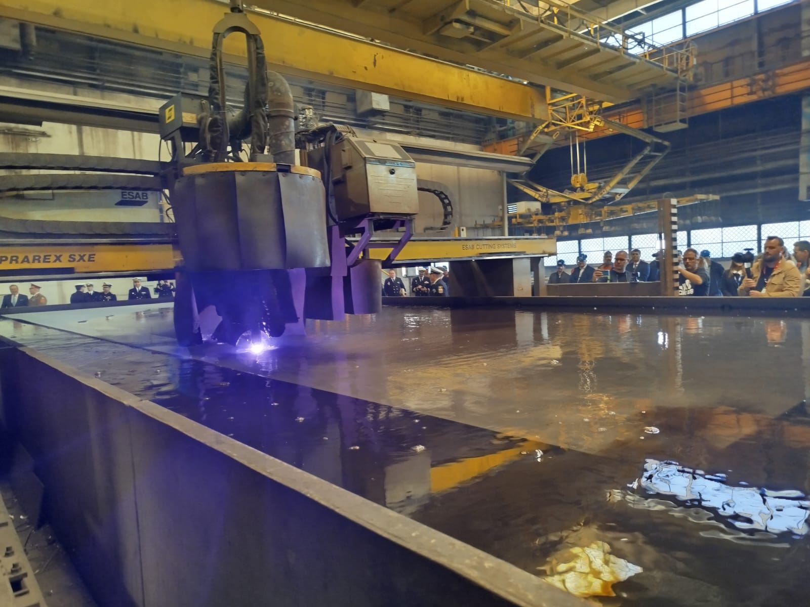 Futuro navio da Marinha teve o corte da primeira chapa e a tradicional fixação de uma moeda 