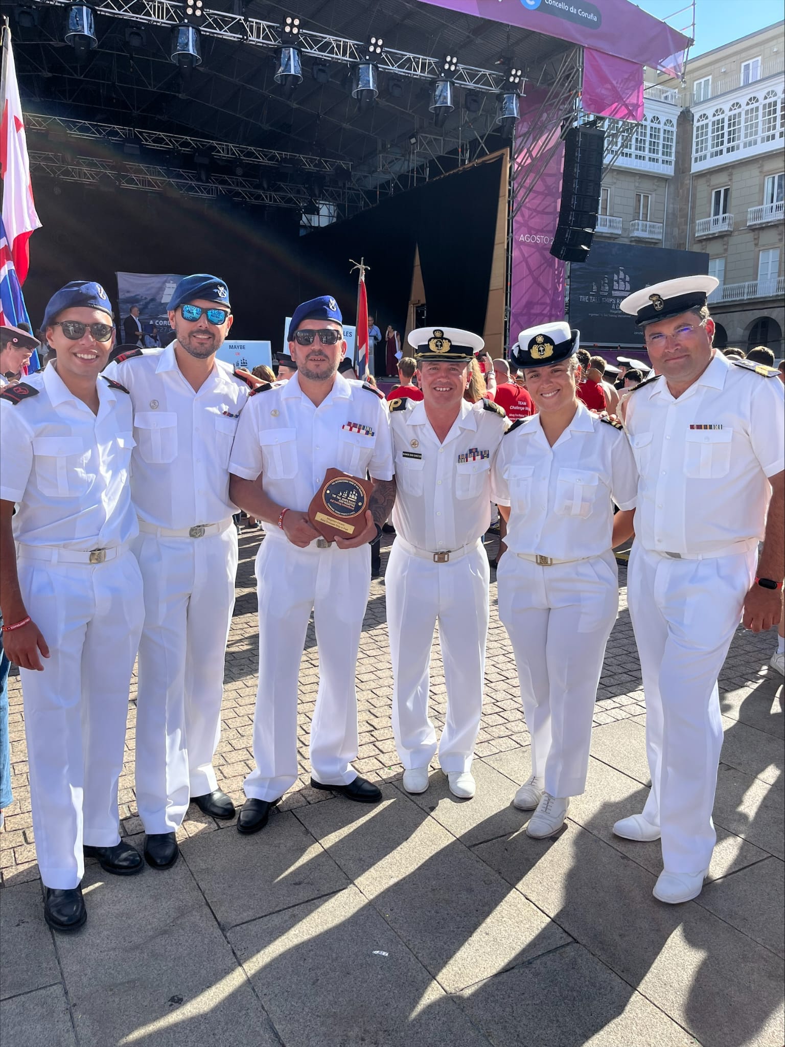 Veleiro da Marinha conquista prémio de "melhor apresentação no porto"