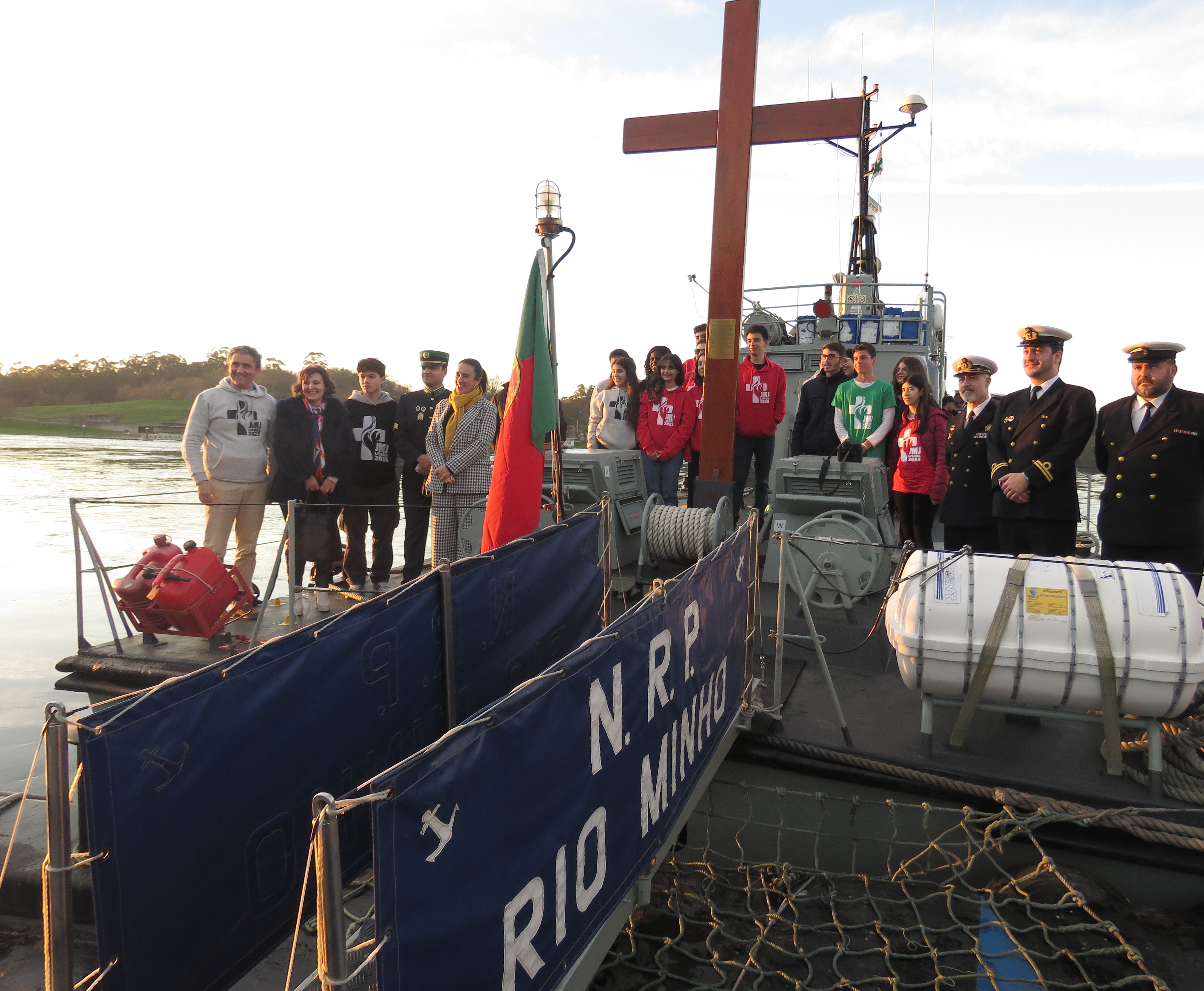 Navio da Marinha recebeu a bordo simbolos da Jornada Mundial da Juventude