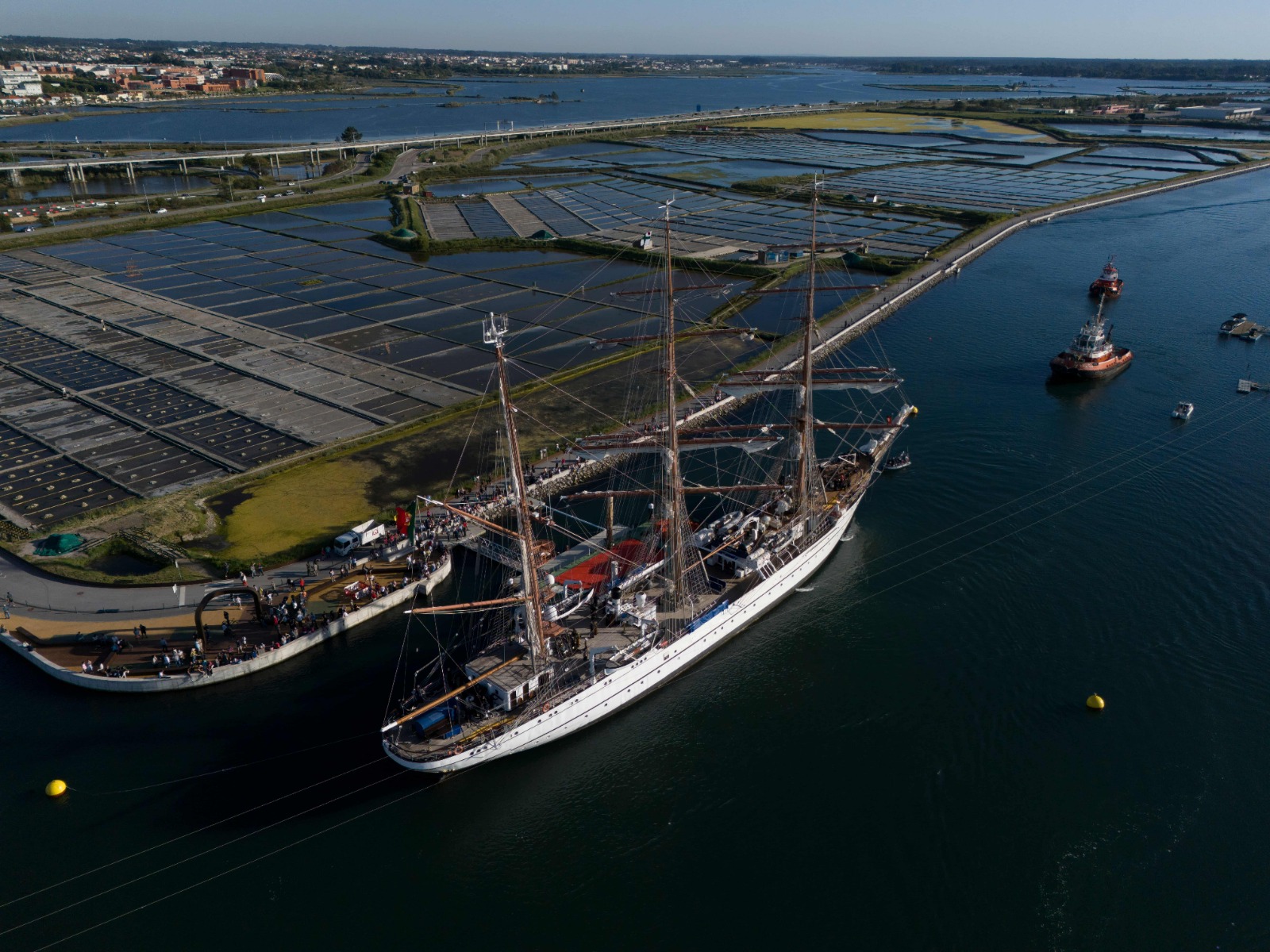 Navio-Escola Sagres atracou em Aveiro pela primeira vez