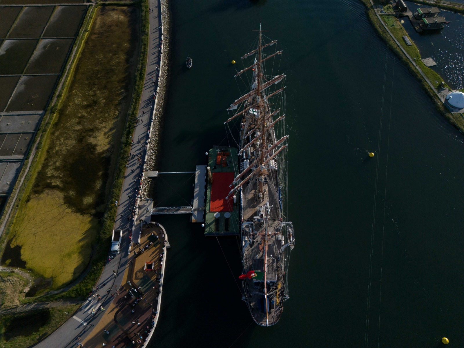 Navio-Escola Sagres atracou em Aveiro pela primeira vez