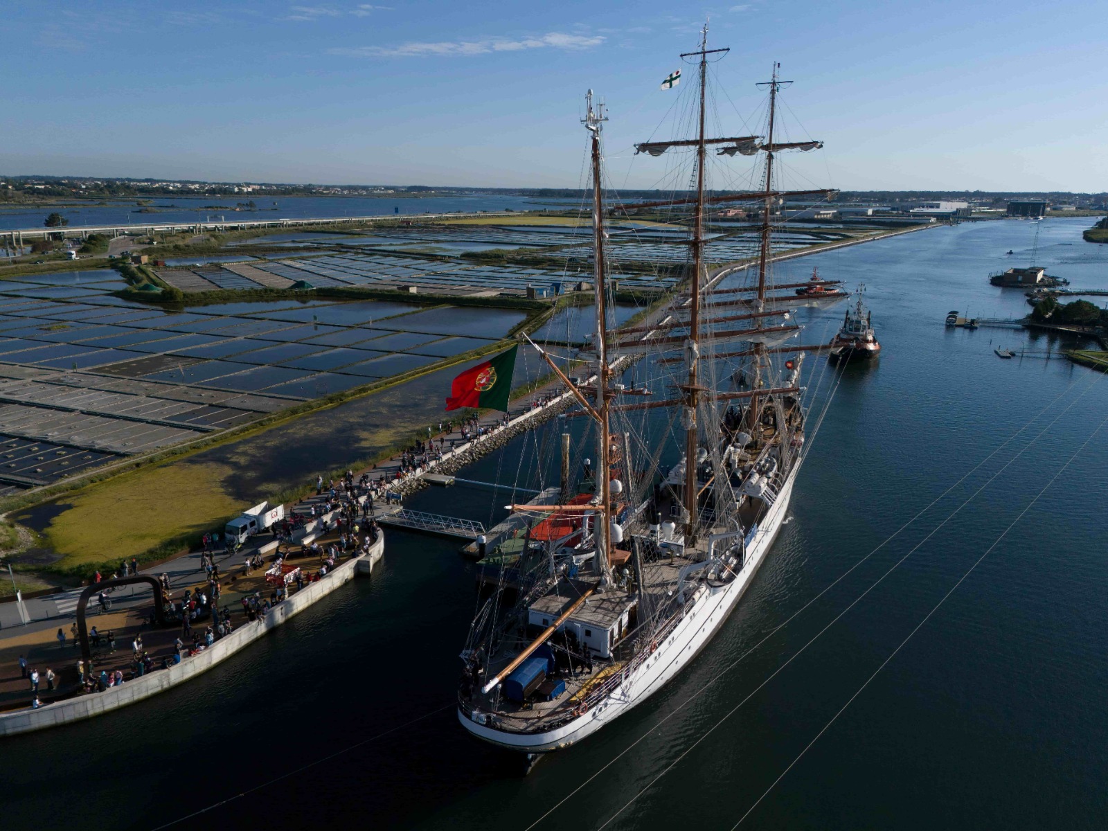 Navio-Escola Sagres atracou em Aveiro pela primeira vez