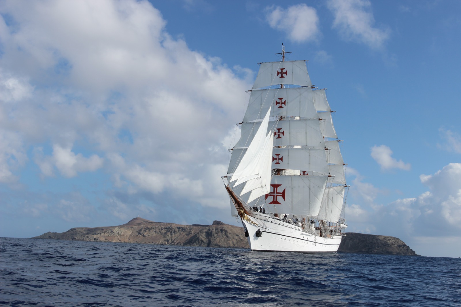 Navio Sagres no mar