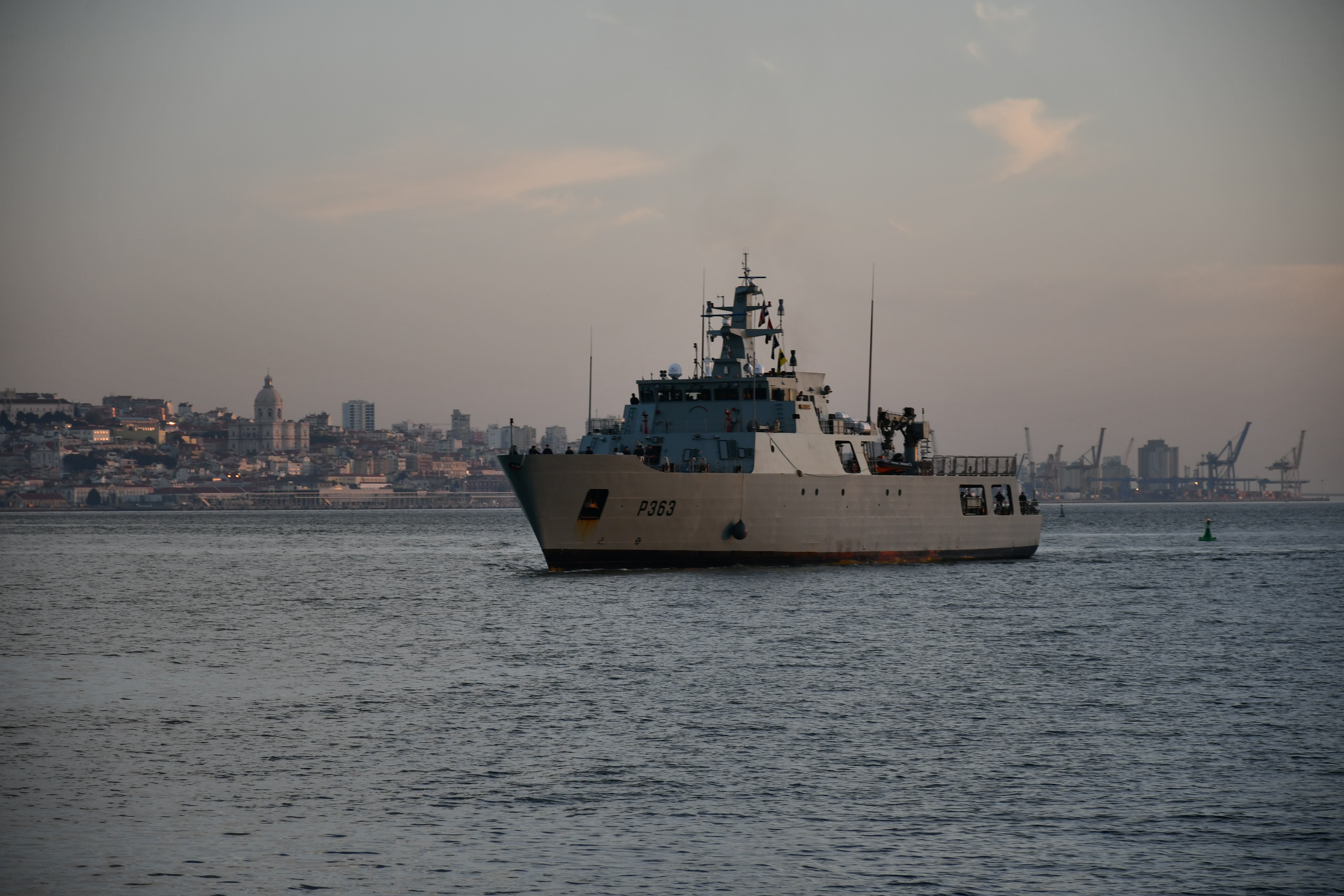 Navio Corte-Real em Lisboa