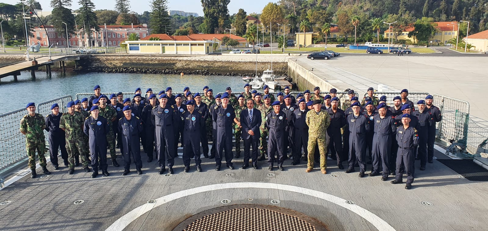Navio da Marinha integra missão da NATO