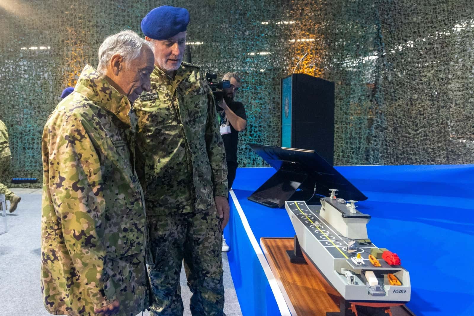 Presidente da República visita o maior exercício de drones do mundo