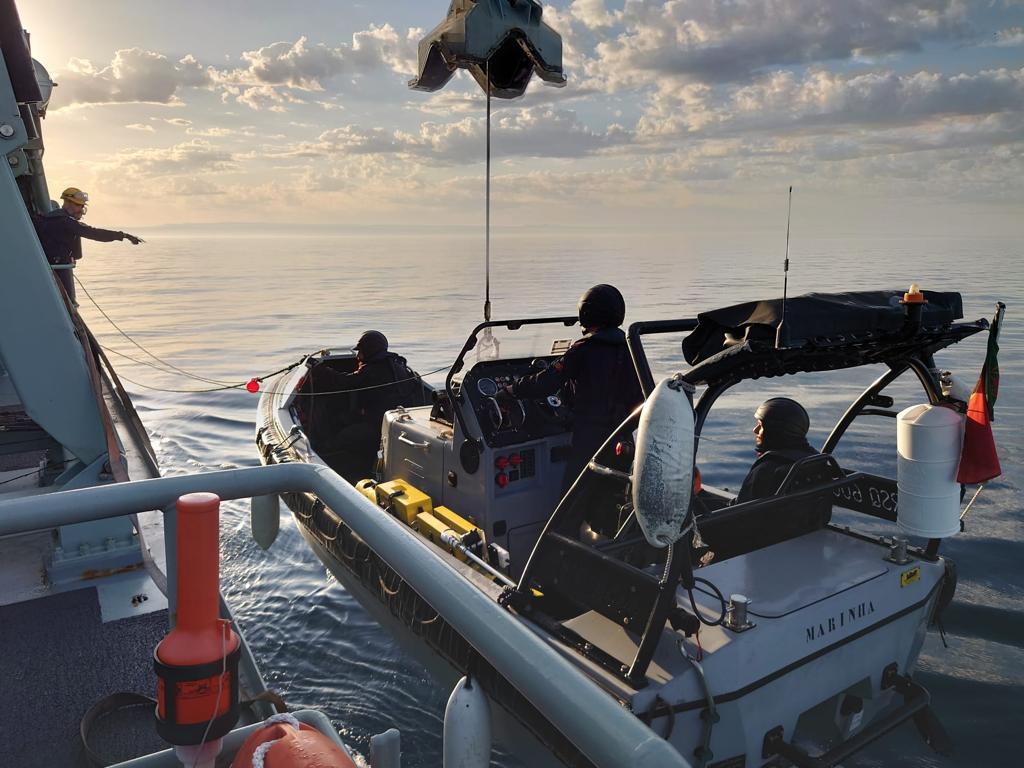 Navios da Marinha treinam Busca e Salvamento a Submarinos