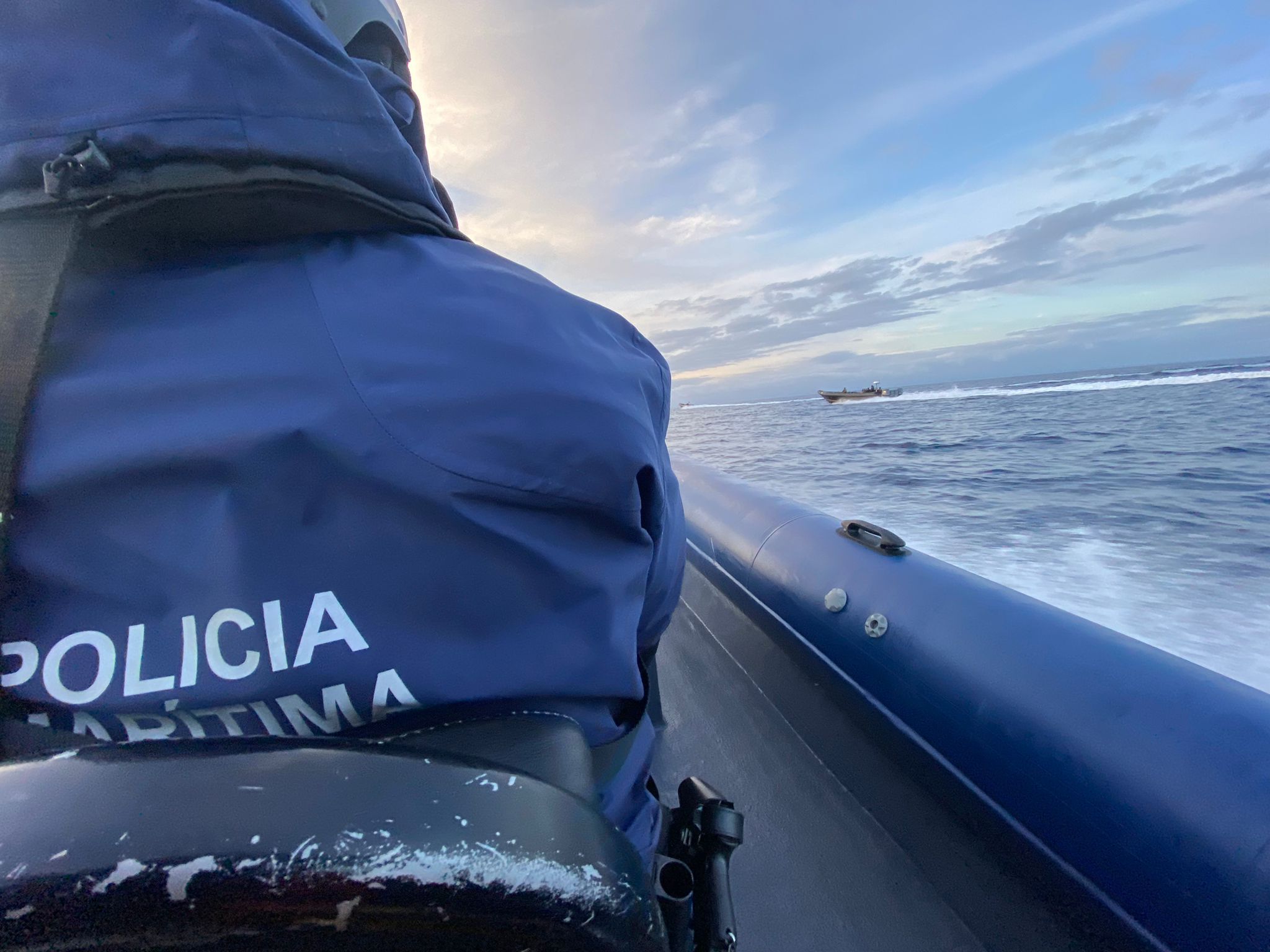 Marinha e AMN em ação de combate ao narcotráfico em águas internacionais a sul de Portugal