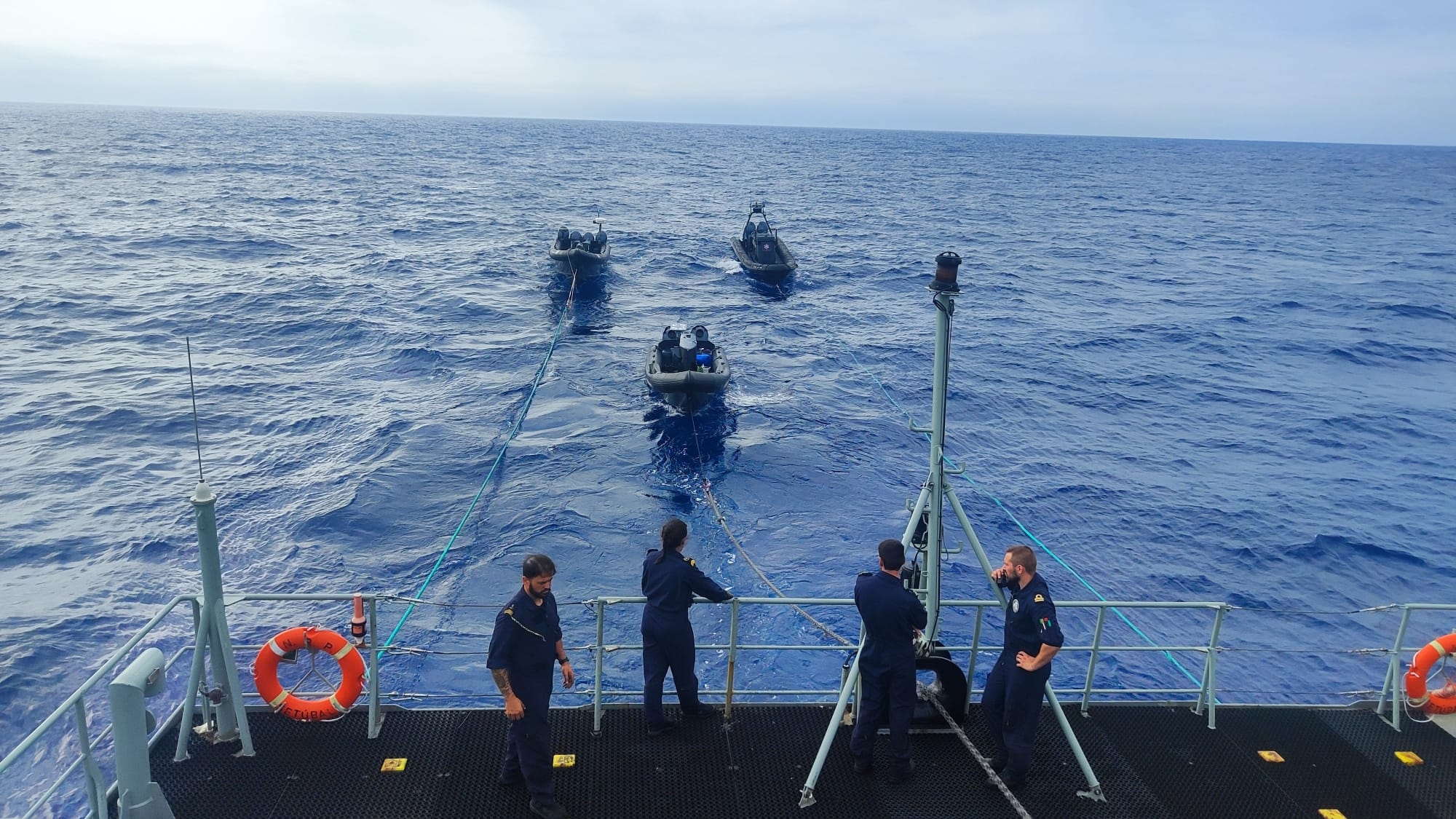 Marinha e AMN em acao de combate ao narcotrafico em aguas internacionais a sul de Portugal