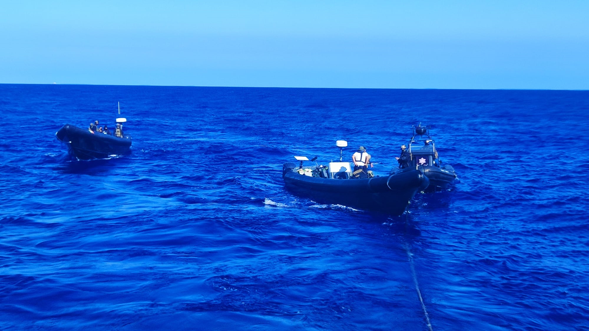 Marinha e AMN em acao de combate ao narcotrafico em aguas internacionais a sul de Portugal