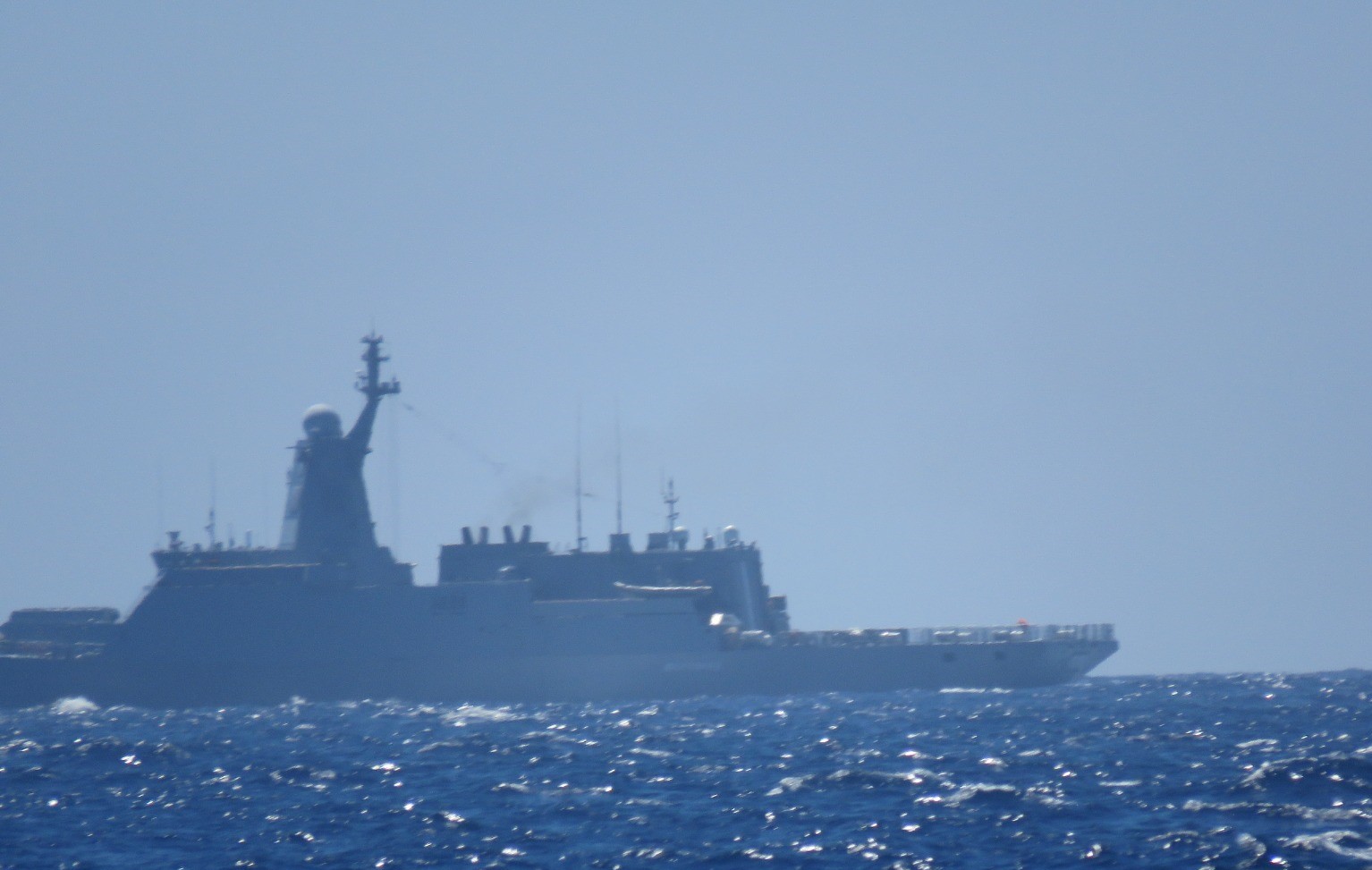 Navios da Marinha Portuguesa acompanham navio russo em águas nacionais