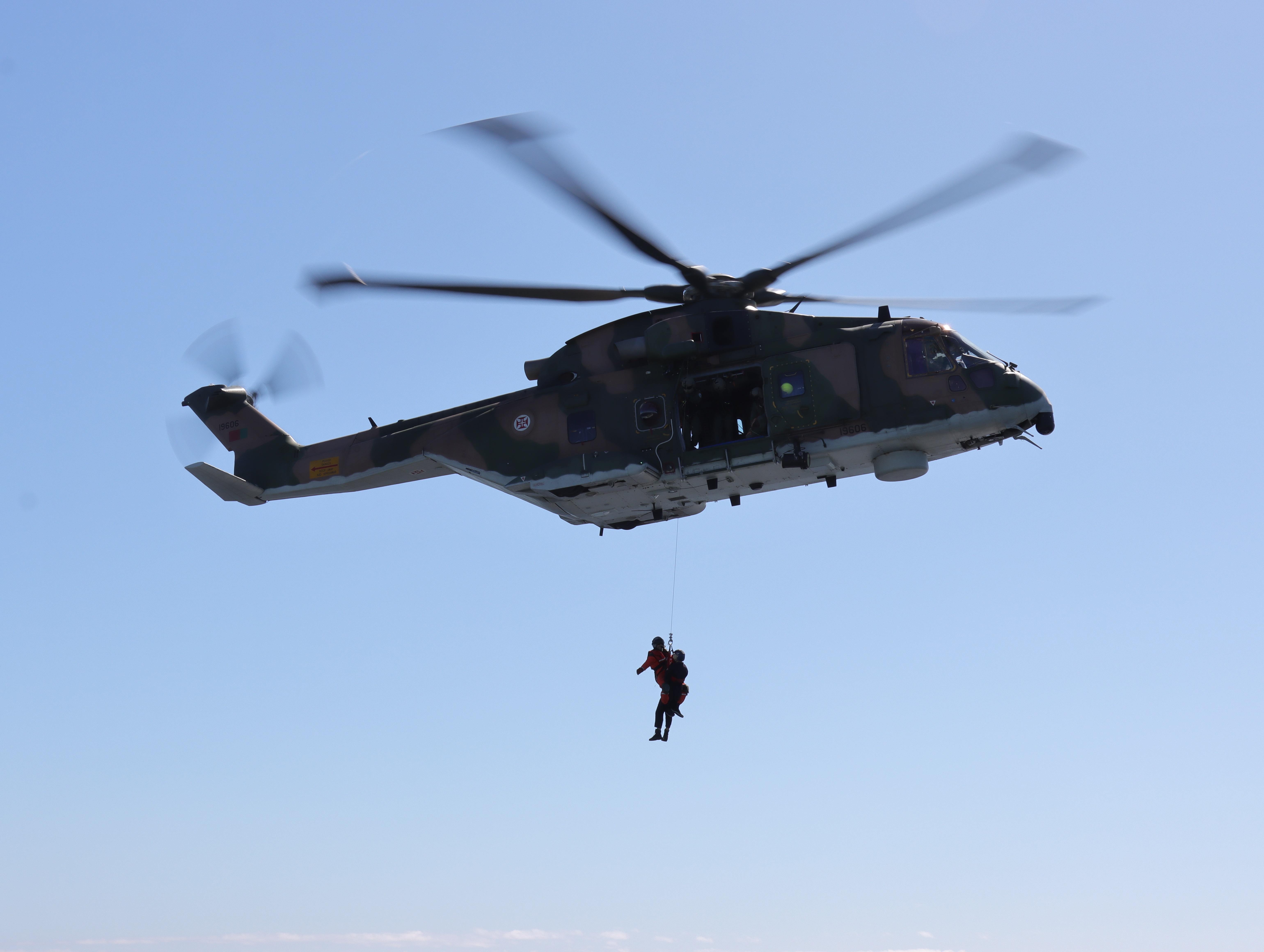 NRP Figueira da Foz realiza exercício de busca e salvamento com aeronave da Força Aérea Portuguesa