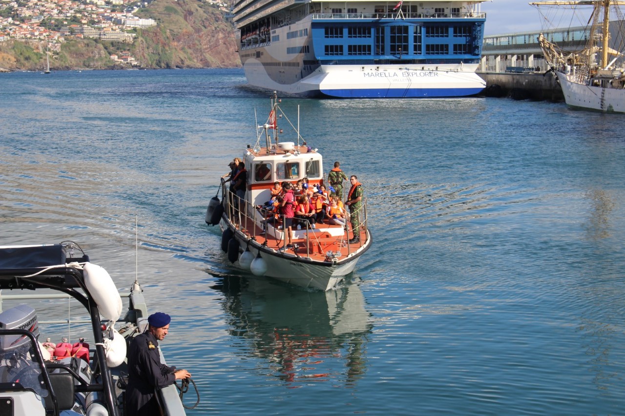 Navio da Marinha recebe iniciativa "Alista-te por um dia"