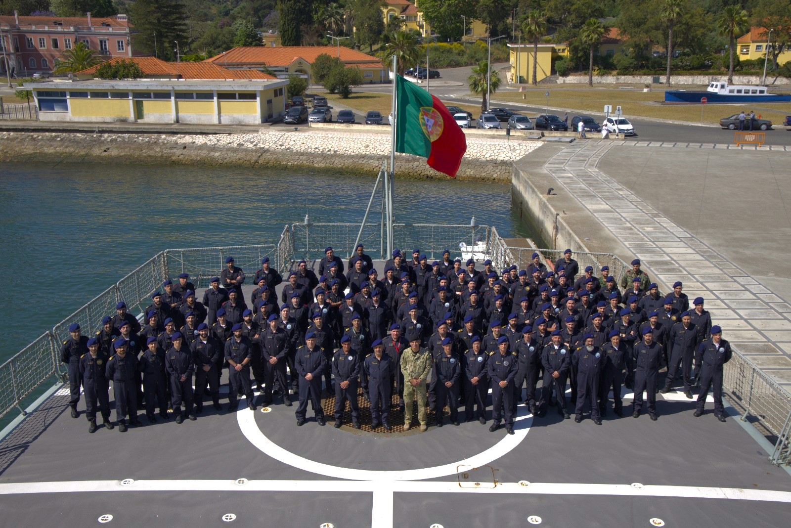 NRP Bartolomeu Dias regressa após missão internacional