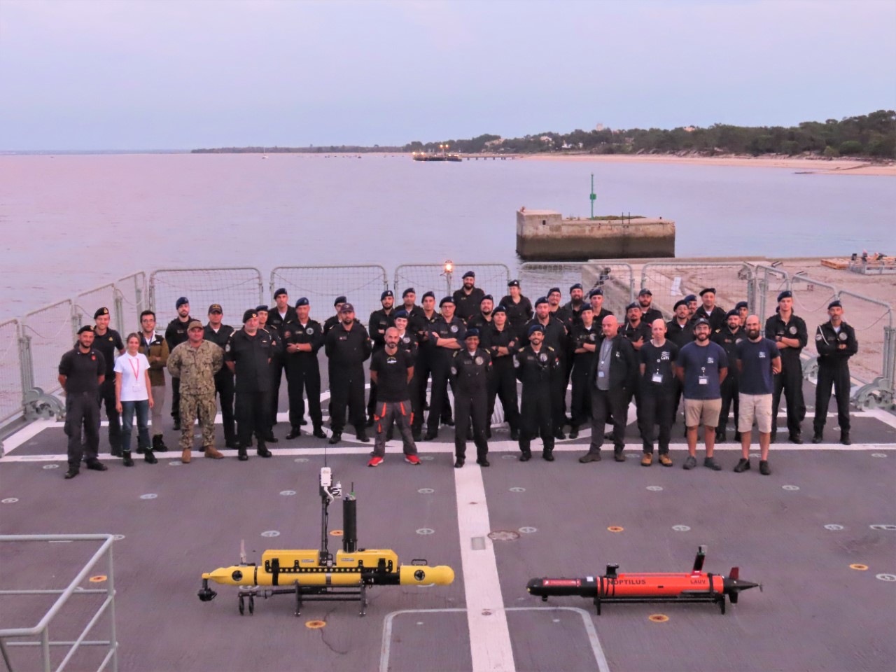 NRP Sines e a sua guarnição prestaram apoio logístico
