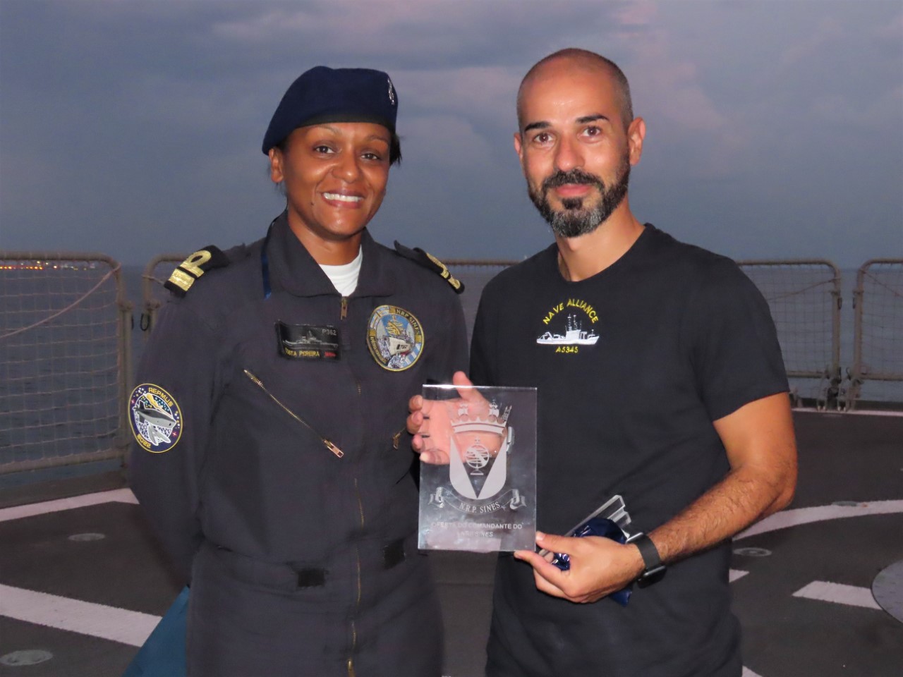 NRP Sines e a sua guarnição prestaram apoio logístico